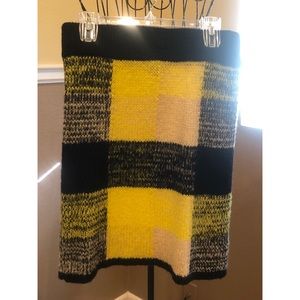 A light sweater skirt with black and yellow square